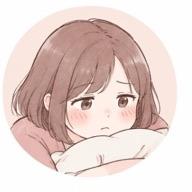 恥ずかしそうなぽっちゃり女性